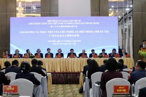 Vietnamese, Chinese Parties exchange experience in socialism building