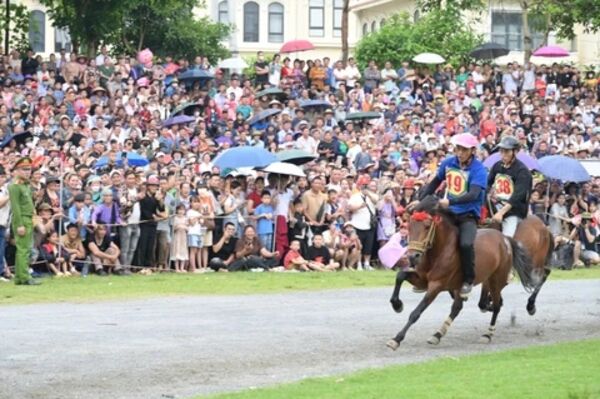 Winter Festival in Bac Ha commune dazzles visitors with unique experiences