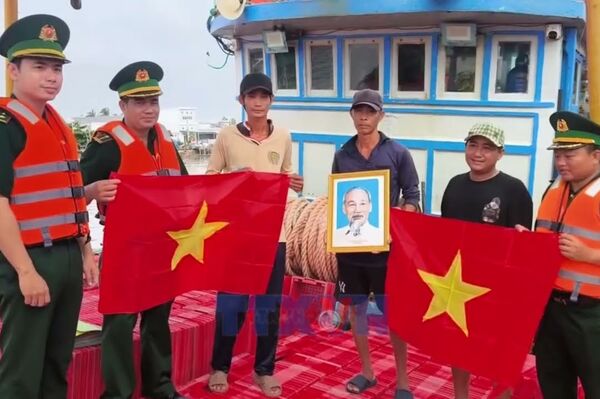 Mekong Delta province supports fishermen in combating IUU fishing