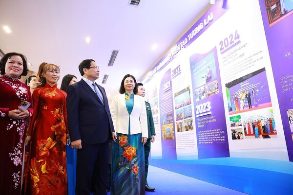 <b>Thắp sáng khát vọng vươn lên của phụ nữ Việt Nam</b>