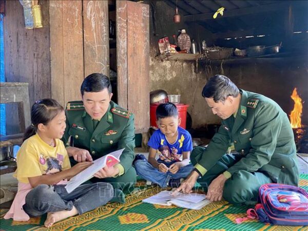 Nâng bước học trò dân tộc Chứt giữa đại ngàn