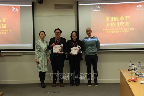 Du học sinh Việt Nam tỏa sáng trong cuộc thi phân tích tài chính tại Anh