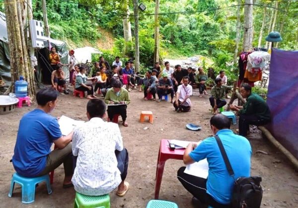 Mong people in Pha Mut village (Nghe An) sustain Party cell activities under lagerstroemia calyculata forest