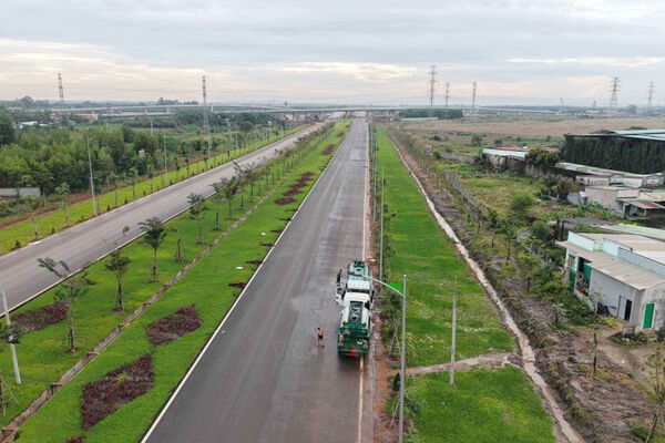 Green hues line approach to Long Thanh airport