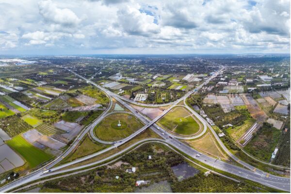 Cận cảnh tuyến cao tốc kết nối TP Hồ Chí Minh với các tỉnh miền Tây trước khi được mở rộng