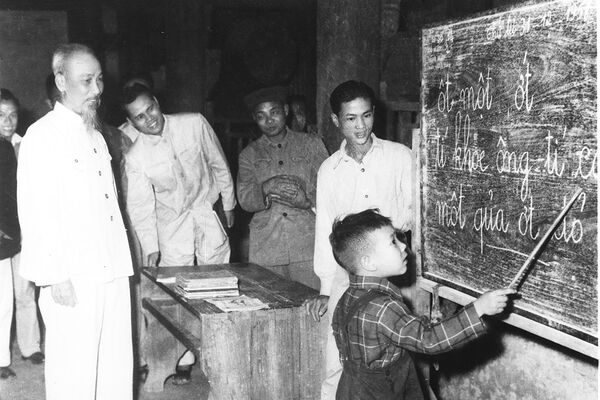 “Dạy và học cần phải theo nhu cầu của dân tộc, của nhà nước”