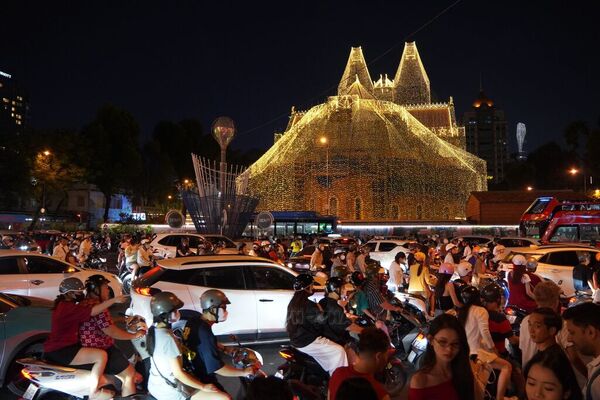 Festive Christmas atmosphere fills Ho Chi Minh City