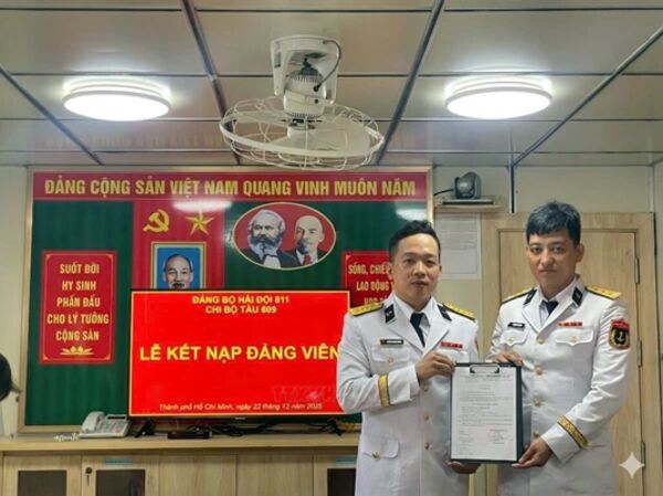 Party Cell of Ship 609 admits new Party member at sea