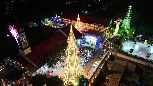 3,000 conical hats light up Christmas in southern Dong Nai