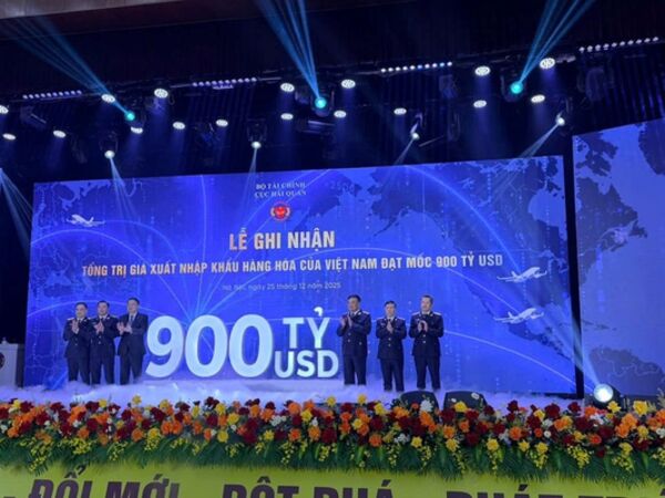 Vietnam’s trade turnover tops 900 billion USD for first time