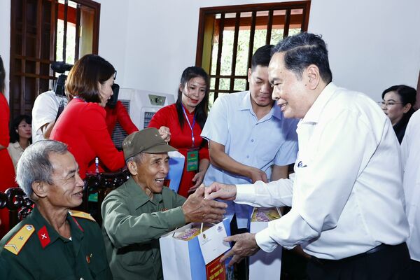 <b>Thực hiện đầy đủ, kịp thời chế độ, chính sách với người có công</b>