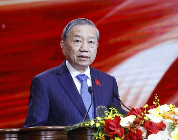 Vietnam forges ahead confidently into new era with wisdom, resilience: Party chief