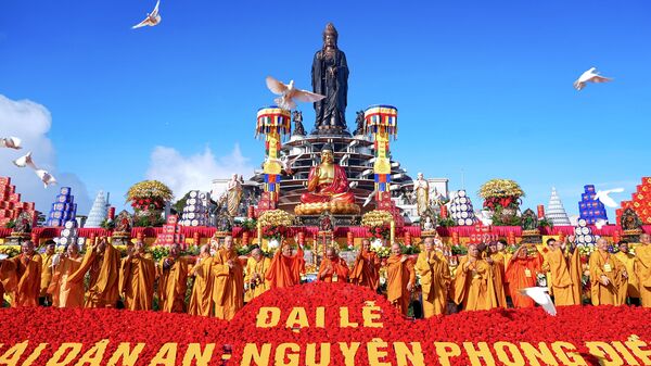 Grand ceremony prays for a peaceful, prosperous new year