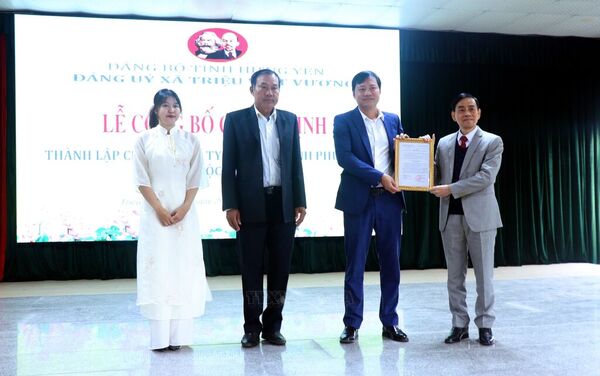 First commune in Hung Yen establishes Party organization within enterprise