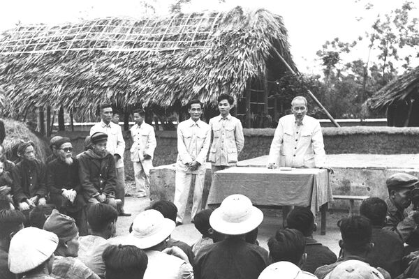 <b>“Mỗi đảng viên tốt, mỗi chi bộ tốt  là đảng được mạnh thêm một phần”</b>