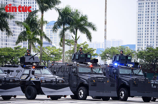 Dàn khí tài tối tân xuất hiện trong tổng duyệt bảo đảm an ninh Đại hội XIV
