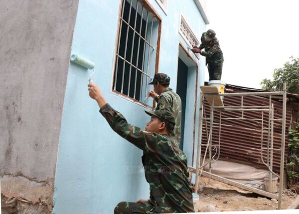 “Crossing hills and streams” to rebuild homes for flood-hit residents in Khanh Hoa