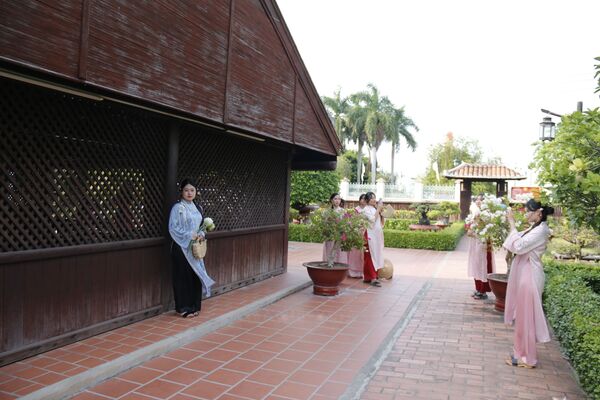 Giới trẻ với xu hướng tìm về các không gian cổ kính chụp ảnh dịp năm mới