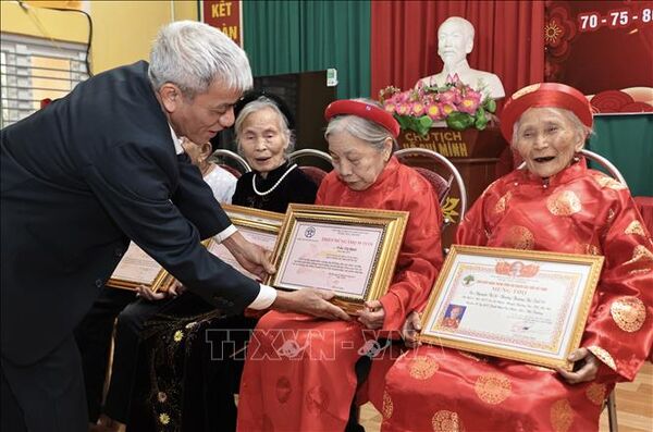 Tiến tới Đại hội XIV của Đảng:<b> </b>Bứt phá từ chính sách chăm lo người cao tuổi<br>