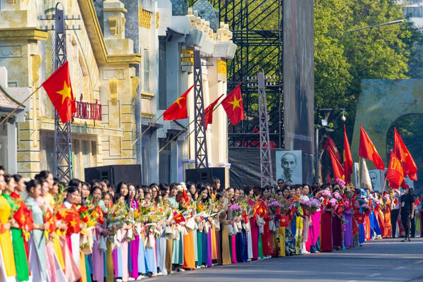 Người lao động vui mừng khi có thêm một ngày nghỉ lễ vào 24/11 hàng năm