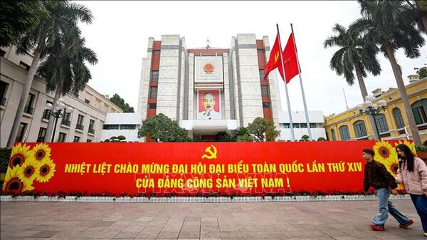 Hanoi adorned with flags and flowers to welcome 14th National Party Congress