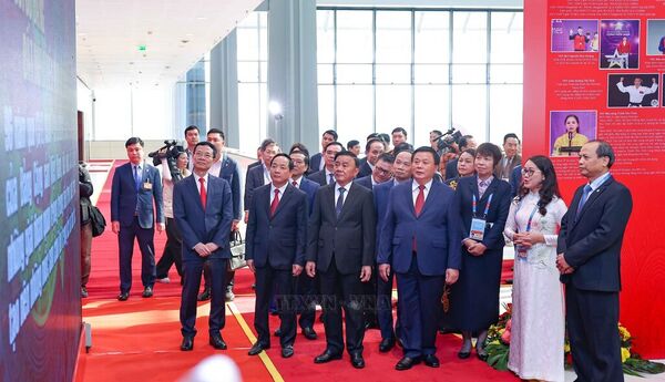 Press Center for the 14th National Party Congress opened