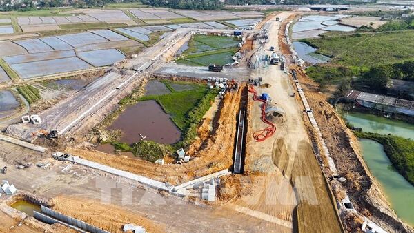 Hà Tĩnh khơi thông điểm nghẽn, dồn lực cho mục tiêu tăng trưởng