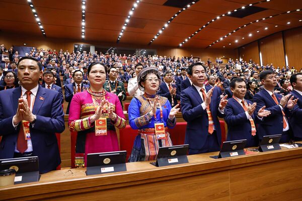 Highlights from first day of 14th National Party Congress