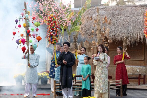 Nha Trang captivates visitors with traditional Tet atmosphere