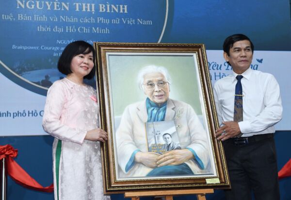 Exhibition highlights Nguyen Thi Binh’s intellect and character