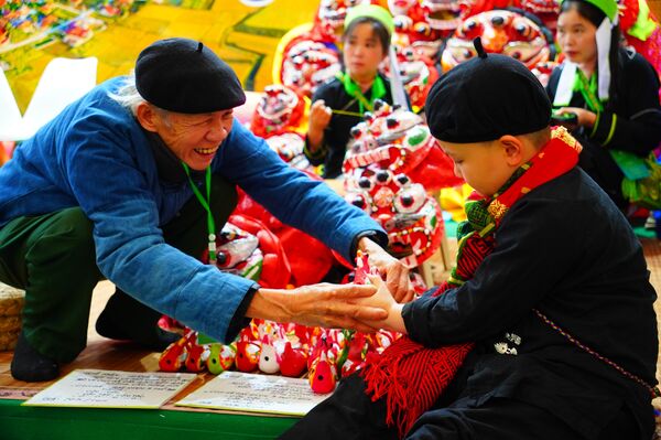 Traditional beauty of ethnic communities showcased at Spring Fair
2026