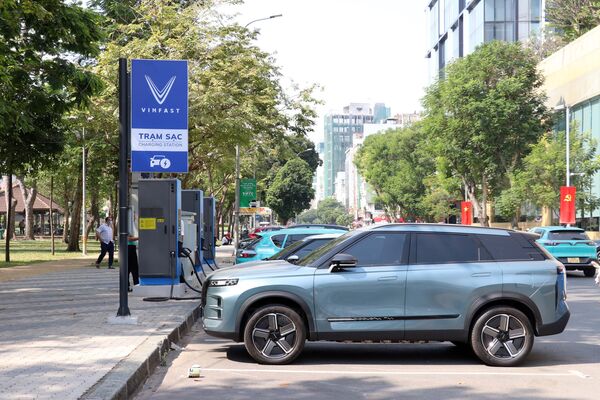 Thành phố Hồ Chí Minh triển khai lắp đặt tủ đổi pin cho xe máy điện