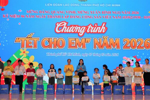 <b>Mang Tết ấm áp đến với mọi nhà</b>