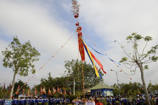 Neu-raising and Kitchen Gods fish-releasing ceremony at Ho Dynasty Citadel