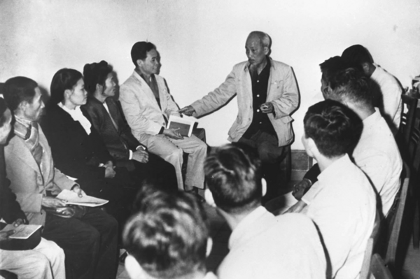 <b>“Muốn hướng dẫn nhân dân, mình phải làm mực thước để mọi người bắt chước