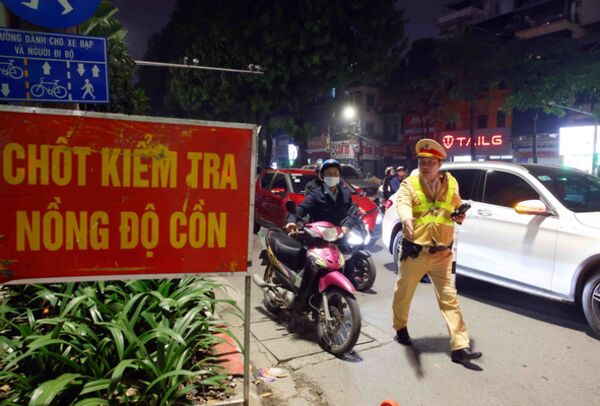 Công an Hà Nội xử lý nhiều trường hợp vi phạm nồng độ cồn ngày giáp Tết Bính Ngọ