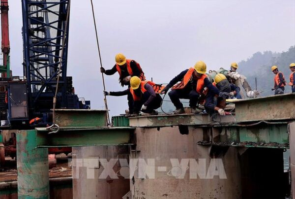 Xuân về trên đại công trường cao tốc Hòa Bình - Mộc Châu