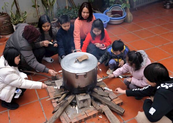 Making banh chung for Tet: a traditional cultural practice of Vietnam