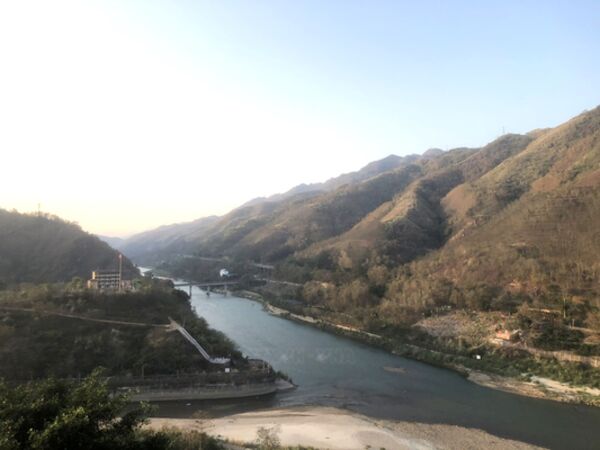 Giới trẻ tìm hiểu lịch sử Cột cờ Lũng Pô - Nơi con sông Hồng chảy vào đất Việt