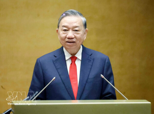 Party chief urges stronger material, spiritual internal capacity in new era