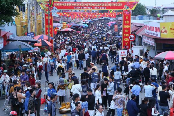 Buying luck at Vieng market