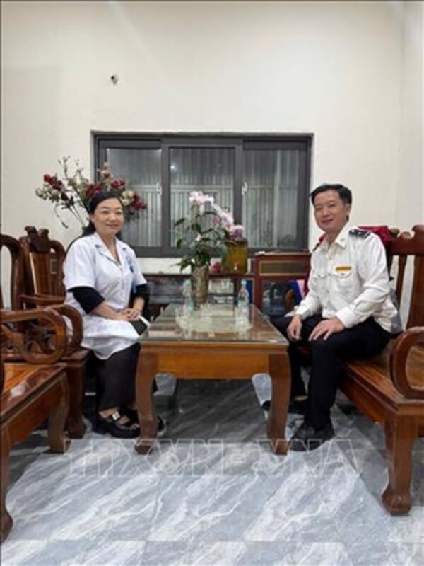 Vợ chồng bác sĩ người Mông cùng gieo sự sống giữa đại ngàn