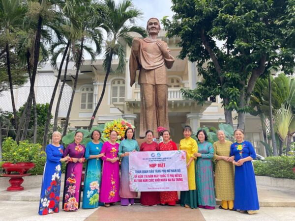 Lan tỏa vẻ đẹp áo dài trong đời sống đô thị