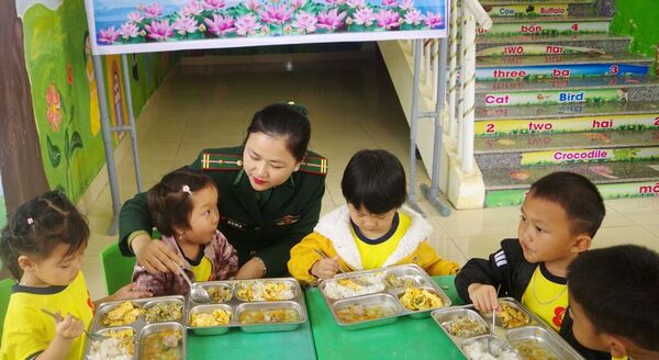 Border Guard women bring warmth through “Meal for Children” programme in Quang Tri border area