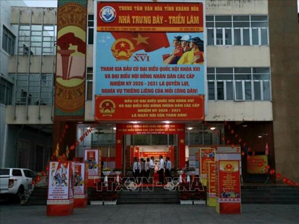 Ngư dân vùng biển Cà Ná (Khánh Hòa) hoàn tất bỏ phiếu để ra khơi bám biển sớm