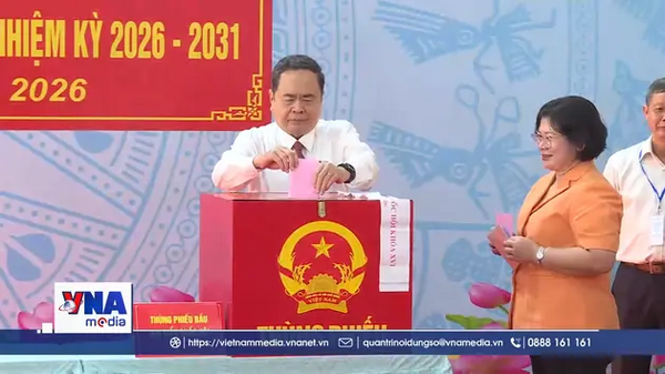 Chủ tịch Quốc hội Trần Thanh Mẫn bỏ phiếu bầu cử tại Thành phố Hồ Chí Minh