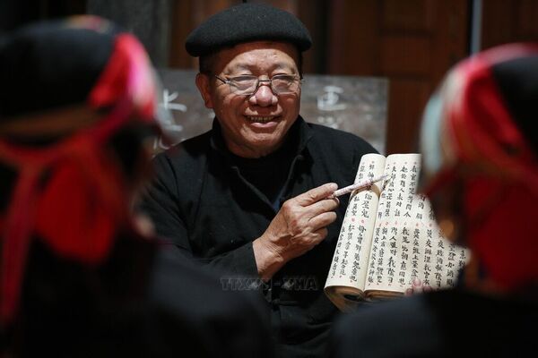 Dao man devoted to preserving ethnic script and culture