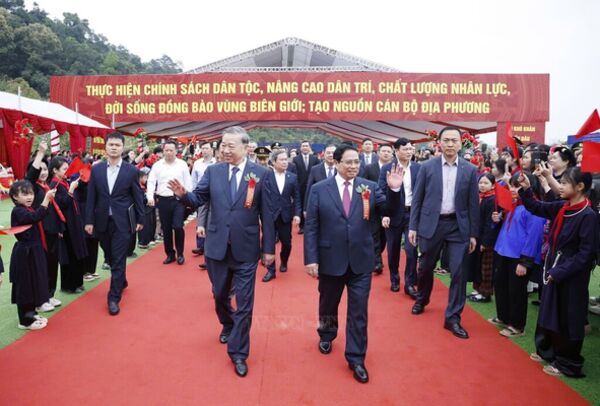 Party chief, PM attend groundbreaking ceremony for inter-level boarding schools