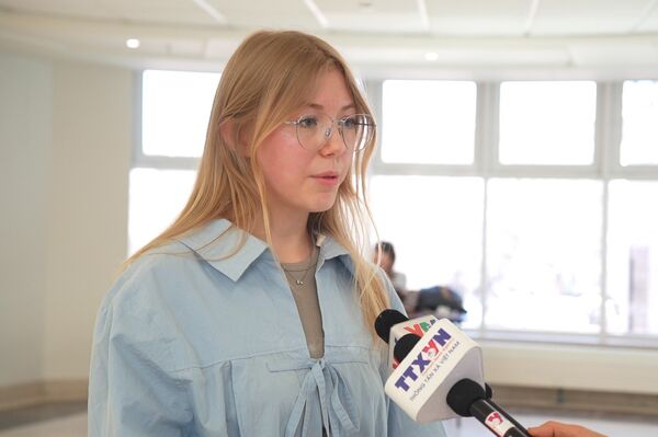 Russian youth drawn to Vietnamese translation contest