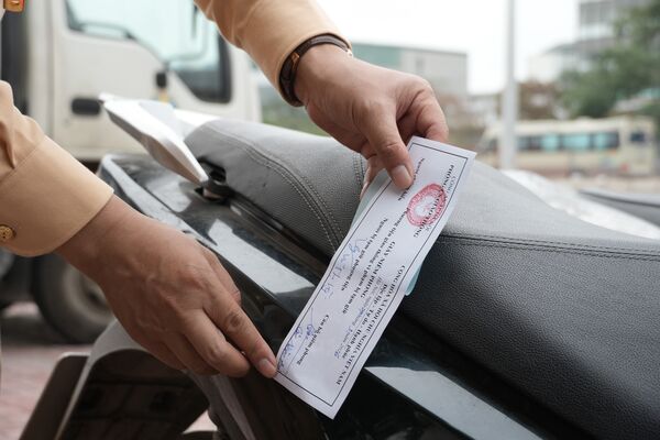 Hà Nội: Xử lý nghiêm hành vi vượt rào chắn đường sắt